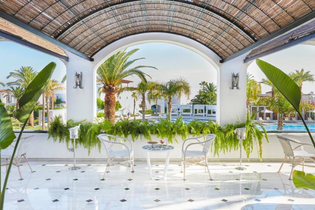 Posedenie v Caramel Grecotel Boutique Resort