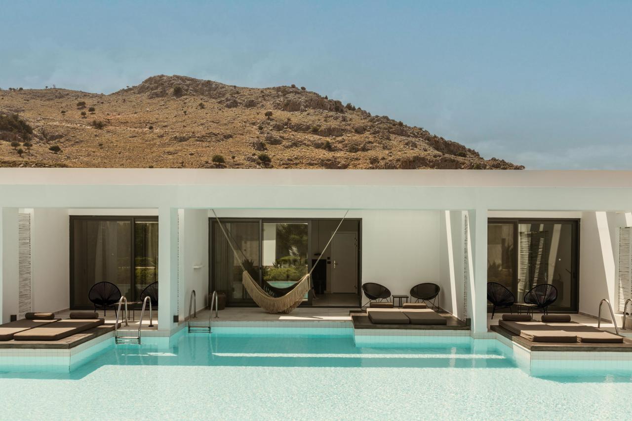 Bungalow sharing pool premium veranda