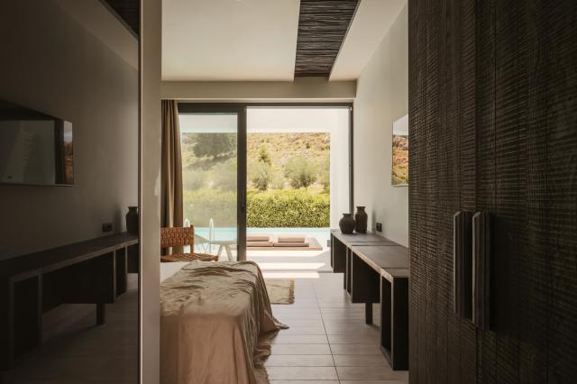 Bungalow sharing pool