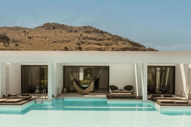Bungalow sharing pool premium veranda