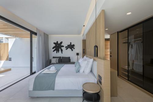 Superior deluxe swim up suite