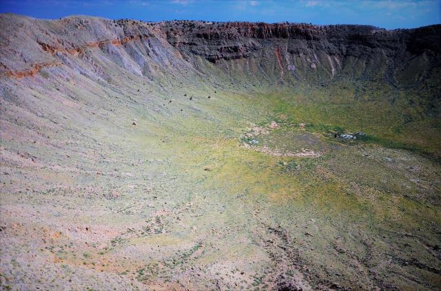 Postavte sa na okraj arizonského Meteor crater a spomeňte si na