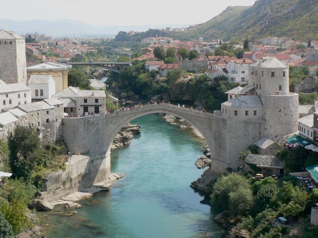 Most v dnešnom Mostare. Spája či delí? Viete, že Bosna a Herceg