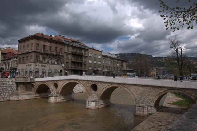 Kultivované Rakúsko-uhorské Sarajevo je nám značne blízke. Vlad