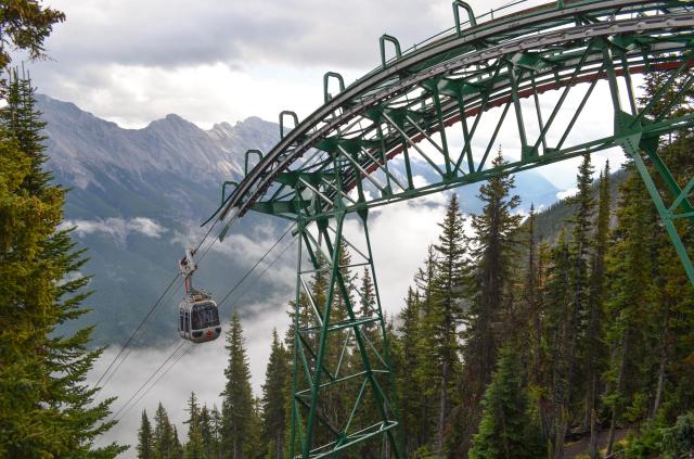 Na Grouse mountain sa vyvezieme pohodlne lanovkou a naskytne sa