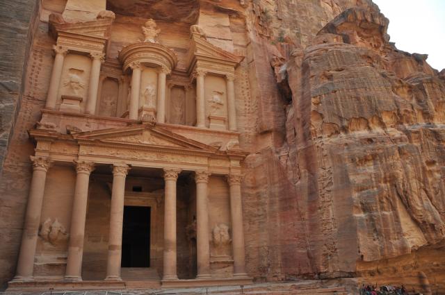 Petra so svojou Pokladnicou patrí k najznámejším pamiatkam svet