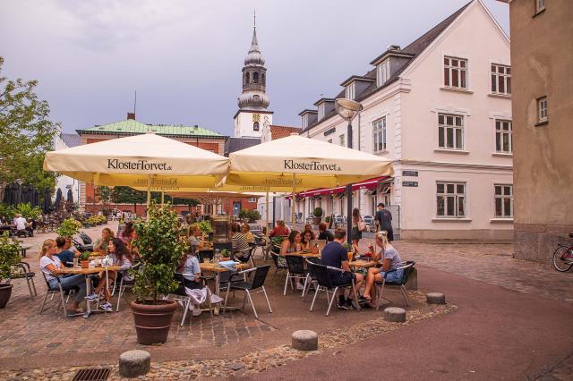 Začínať budeme v Aalborgu, štvrtom najväčšom mesta v Dánsku a z