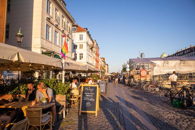 Či už so zapadajúcim slnkom alebo bez neho, Nyhavn má stále svo