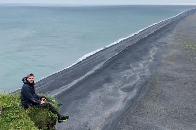 Na čiernych plážach južného Islandu si užijeme krásne výhľady. 