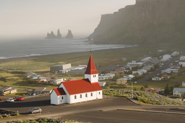 Titul najjužnejšej dediny na Islande patrí maličkej obci Vík (V