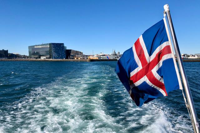 Zo starého prístavu v Reykjavíku vyrážame na ranné pozorovanie 