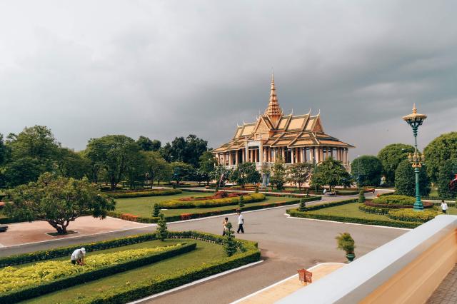 Vitajte v Phnom Penh, hlavnom meste sladkej Kambodže. Navštívim