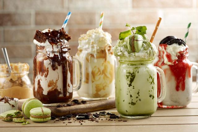 Aj takýto nabombovaný milkshake si môžete vychutnať v reštaurác