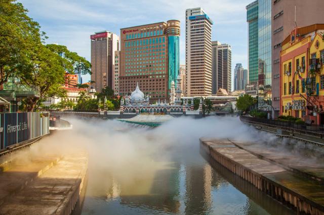 Miesto bahenného sútoku, ktoré dalo vznik názvu Kuala Lumpur.
f