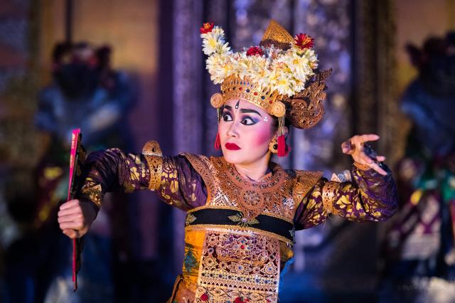 Tanečnice na Bali.
foto : Martin FERENČÍK — 