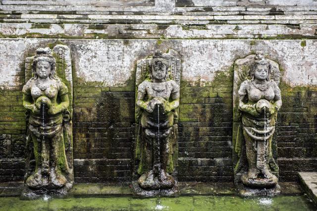 Chrámy na Bali prekvitajú duchovným životom.
foto : Martin FERE