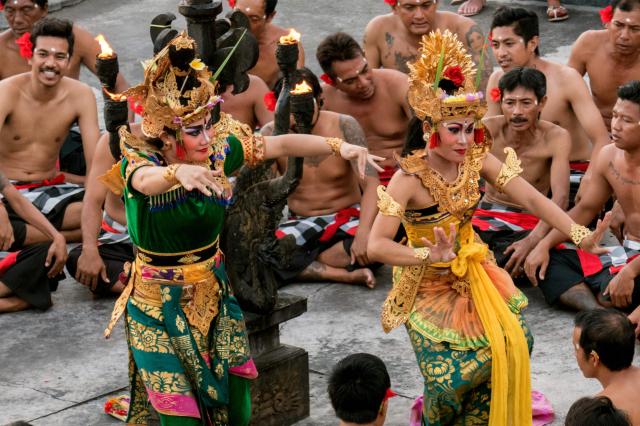 Magický tanec kečak, Bali.
foto : Martin ŠIMKO — 