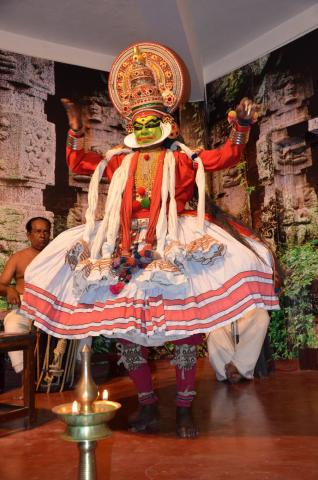 Tradičný indický tanec Kathakali charakteristický výraznými kos