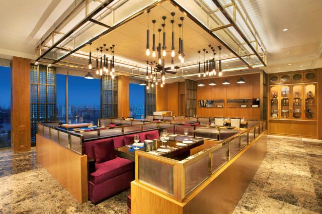 V prémiovom hoteli Grand Hyatt sú kvalitné reštaurácie, napr. M