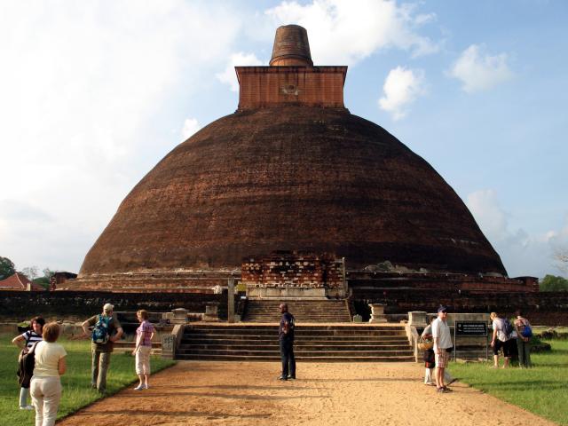 Anuradhapura - najväčšie dagoby Srí Lanky