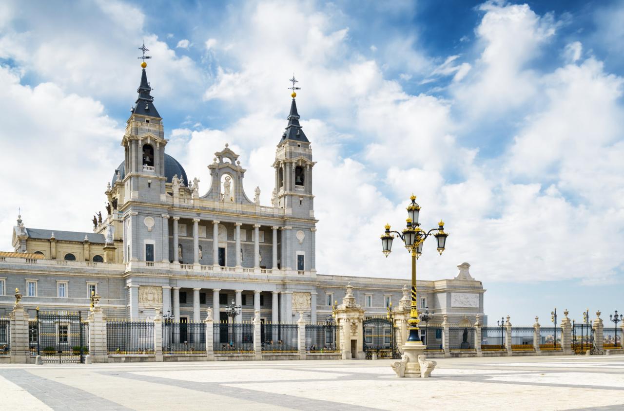 Katedrála AlmuDeňa je najstaršou katedrálou celého Madridu