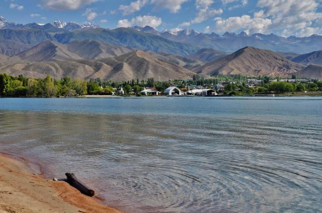 Kirgizské jazero Issyk Kul má prezývku stredoázijská Titicaca a