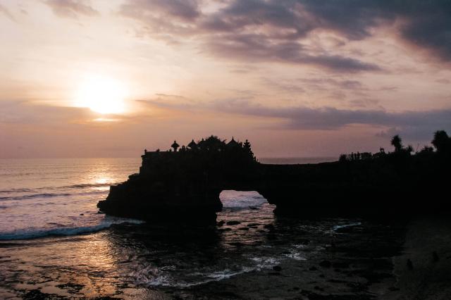 Pura Batu Bolong na Bali, je jeDeň z chrámov v oblasti Tanah Lo