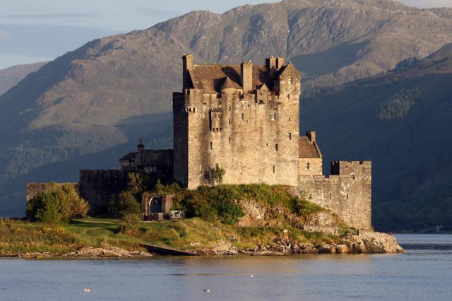 Eilean Donan castle je unikátny typickou škótskou scenériou a a