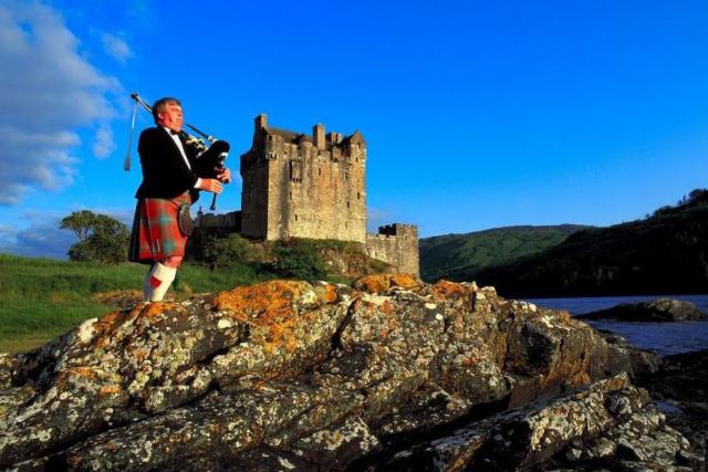 Eilean Donan castle je unikátny typickou škótskou scenériou a a
