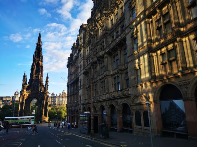 Edinburgh ľudia milujú práve pre jeho architektúru a tehlovú vý