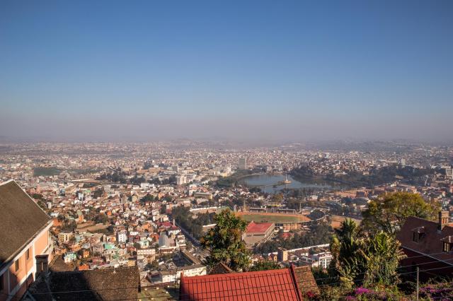 Víta nás hlavné mesto Madagaskaru Antananarivo. foto: Jakub KOP