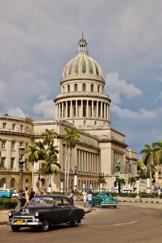 Capitolio väčšie než to vo Washingtone a krajšie. Havana je pre