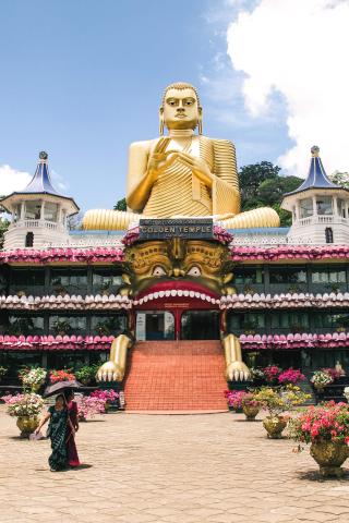 DAMBULLA (UNESCO): budhistické sochy a impresívne fresky, kompl