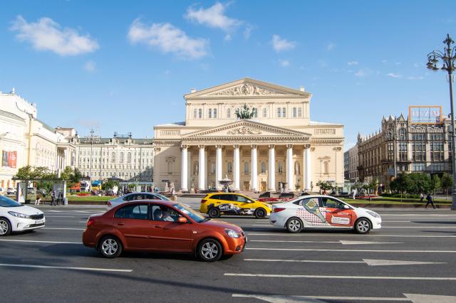 Boľšoj teatrprodukujúce činoherné, operné a baletné inscenácie.