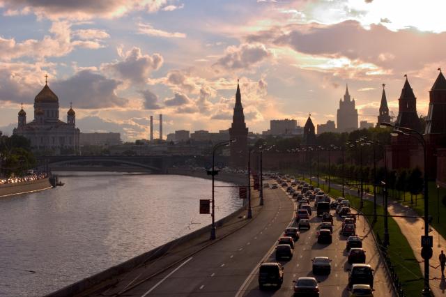Nábrežie rieky Moskva spája niekoľko dominánt Moskvy od Kremľu 