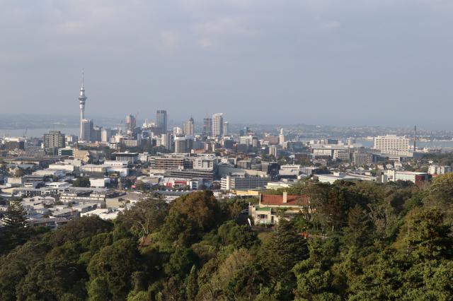 V bývalom hlavnom meste AUCKLAND nás privíta najvyššia stavba n