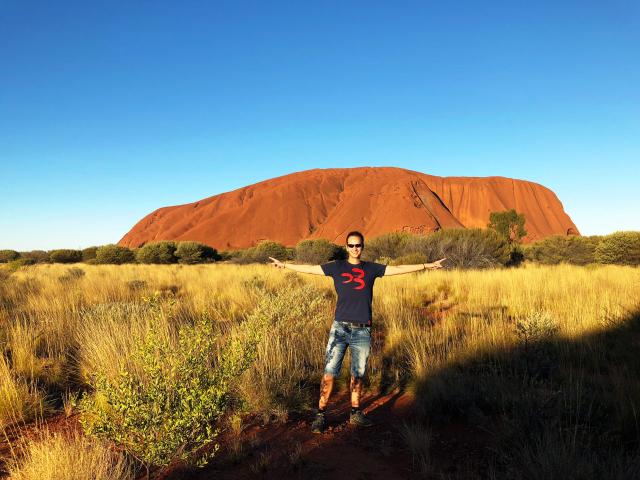 Uluru nie je monolit, ako je mnohokrát označovaný, ale monadnok