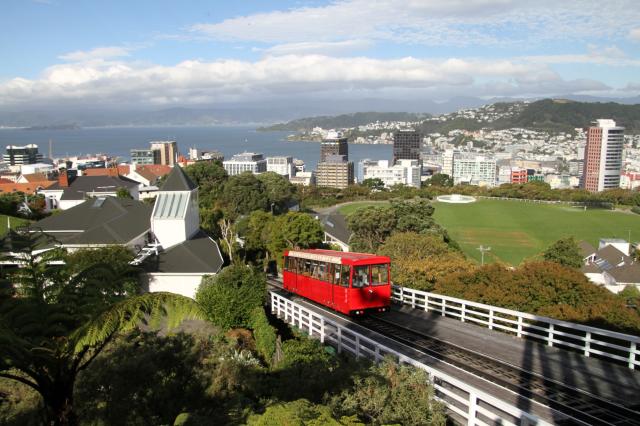 Prichádzame do hlavného mesta krajiny, Wellingtonu. Vyvezieme s