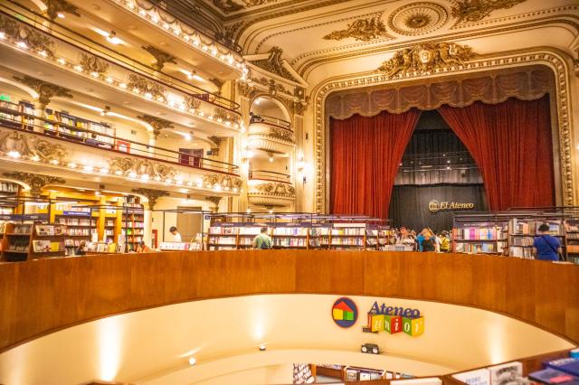 Kníhkupectvo El Ateneo v budove historického divadla. S  uvidít