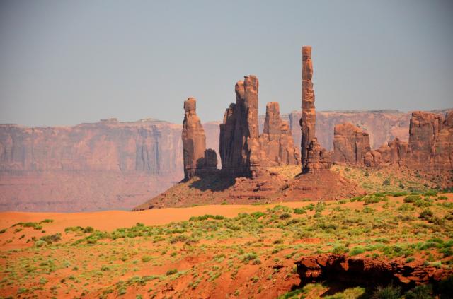 Krajina Monument Valley skrýva mnoho nádherných pohľadov a výhľ