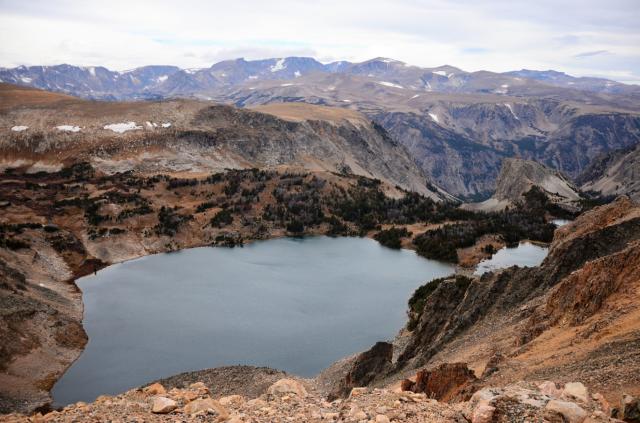 Yellowstone sčasti zasahuje do Skalnatých hôr