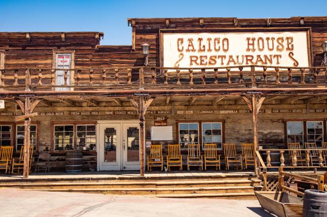 Calico - Mesto duchov a unikátna zbierka historických budov.
fo