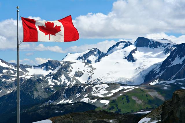 Národný park Banff plynule prechádza do NP Jasper v okolí ľadov
