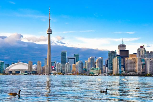 Panoráma Toronta je svojská. To isté platí aj o atmosfére. Toro