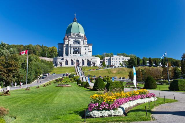 Saint Joseph Oratory je basilika minor a jej dóm je tretí najvä