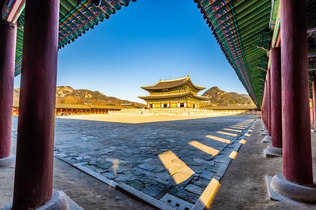 ReziDeňcia dynastie Čoson - palác Gyeongbokgung s farebnou výme