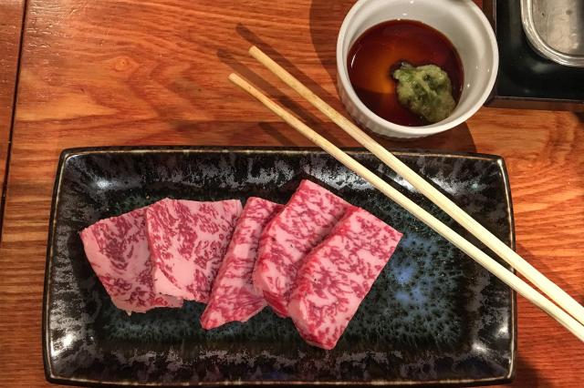 Nádherne mramorový Kobe steak.
foto : Martin ŠIMKO — 