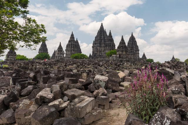 Prambanan - hinduizmus pod ochranou UNESCO.
foto : Martin FEREN