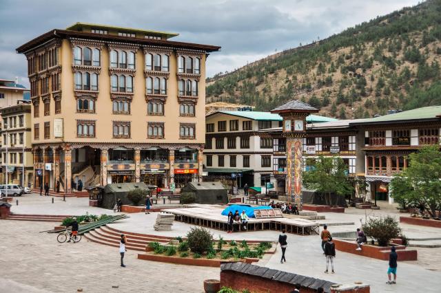 Centrum mesta Thimphu s hodinovou vežou.
foto: Robert TARABA – 