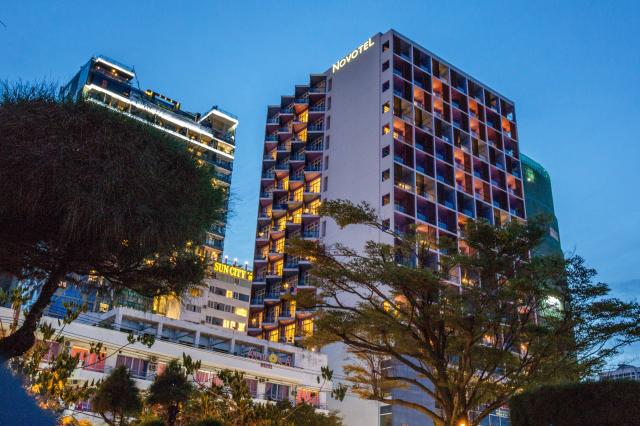 Novotel je príjemný moderný hotel priamo pri pláži. Čaká vás od